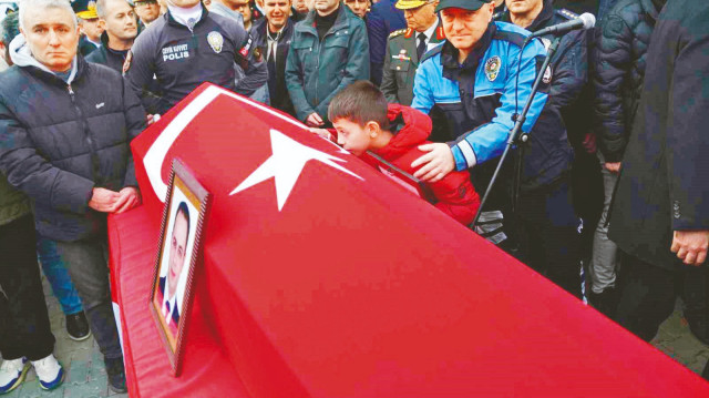 Şehit, İl Müftüsü Sinan Kazancı'nın kıldırdığı cenaze namazının ardından Seferihisar Garnizon Şehitliği’ne defnedildi.