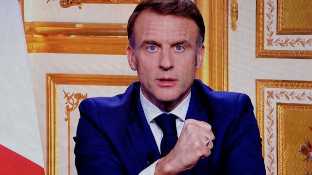 Le président français Emmanuel Macron lors d'une émission télévisée depuis le palais présidentiel de l'Élysée, le jour de la démission du Premier ministre, le 5 décembre 2024.