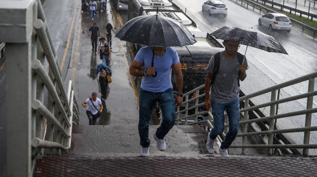 Meteorolojiden İstanbul için kuvvetli yağış uyarısı yapıldı. 