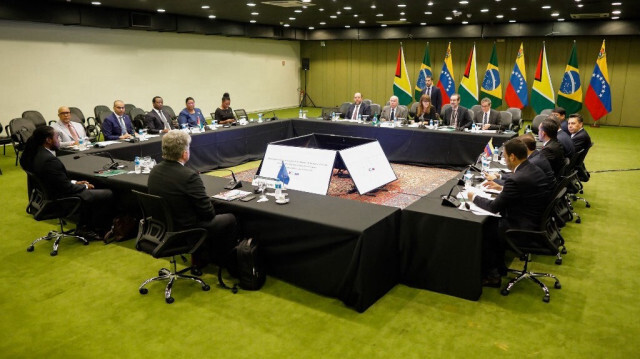Une réunion entre les ministres des Affaires étrangères brésilien Mauro Vieira, vénézuélien Yvan Gil et guyanais Hugh Todd, pour discuter de la crise autour du territoire d'Essequibo qui oppose depuis longtemps leurs deux pays, s'est tenue au palais Itamaraty à Brasilia, Brésil, le 25 janvier 2024.
