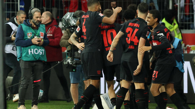 Bayer Leverkusen üç puanı üç golle aldı.