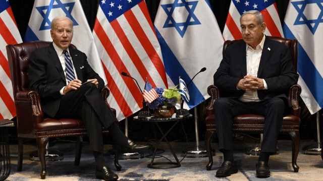 Le président américain Joe Biden (G) et le Premier ministre israélien Benyamin Netanyahu lors d'une réunion du cabinet de guerre israélien à Tel Aviv, le 18 octobre 2023.