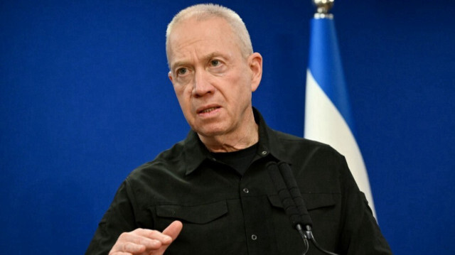 Le ministre israélien de la Défense, Yoav Gallant, s'exprimant lors d'une conférence de presse conjointe avec le secrétaire américain à la Défense, à Tel Aviv, le 18 décembre 2023.
