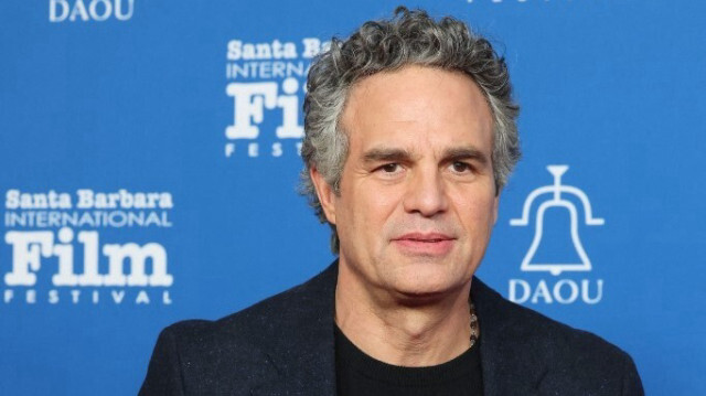 Mark Ruffalo assiste à la cérémonie du Prix American Riviera lors du 39e Festival international du film de Santa Barbara au Théâtre Arlington le 11 février 2024, à Santa Barbara, en Californie. 