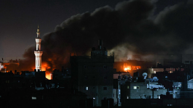 La ville de Rafah dans la Bande de Gaza, à la fontière avec l'Egypte, sous le feu des bombardements israéliens, le 12 février 2024.