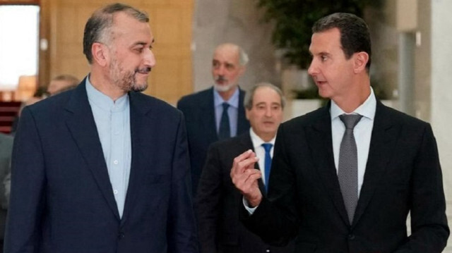  Iranian Foreign Minister Hossein Amir-Abdollahian (L) speaking with Syrian President Bashar al-Assad (R)