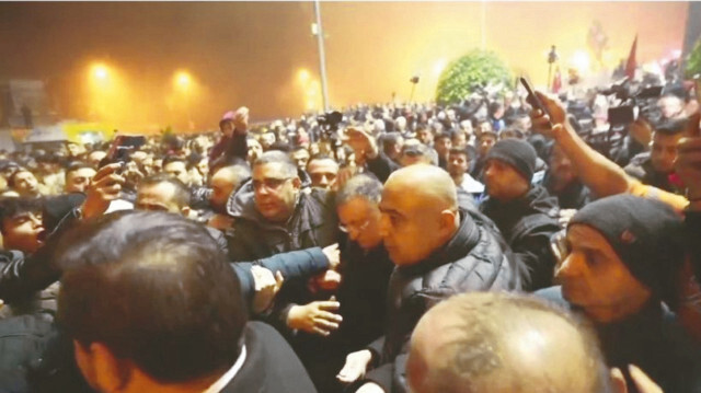 CHP’li Hatay Büyükşehir Belediye Başkanı Lütfü Savaş, depremin yıldönümü nedeniyle kentte düzenlenen anmalarda protesto edilmişti.