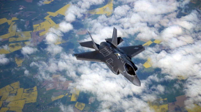 La justice néerlandaise ordone le 12 février 2024 à l'Etat néerlandais d'arrêter l'exportation de pièces du F-35 en Israël. 