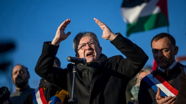 Le fondateur français du parti La France Insoumise (LFI), Jean-Luc Mélenchon, prononce un discours lors d'une manifestation pour un cessez-le-feu à Gaza et en solidarité avec le peuple palestinien, devant les bureaux des Nations Unies à Genève, le 3 février 2024.