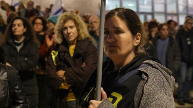 Manifestation anti-gouvernementale sur la place HaBima à Tel Aviv le 10 février 2024, réclamant la démission du gouvernement et de nouvelles élections parlementaires.