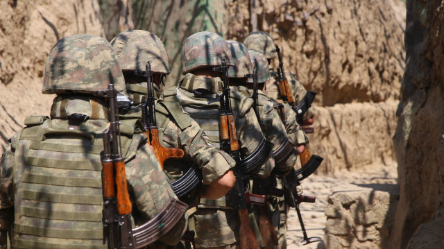 Soldats azerbaïdjanais en patrouille dans le Haut-Karabakh, juillet 2020.