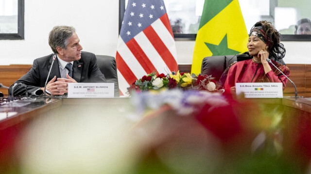 Le Secrétaire d'Etat américain Antony Blinken discute avec son homologue sénégalaise Aissata Tall Sall lors d'une visite à Dakar, le 20 novembre 2021.