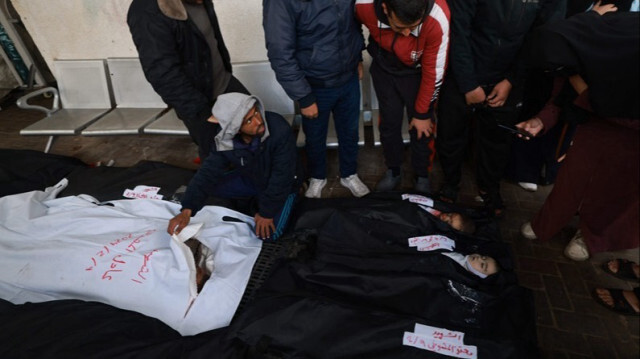 Des corps d'enfants Palestiniens dans la morgue de l'hôpital, tués lors d'un bombardement israélien à Rafah, dans le sud de la bande de Gaza, le 09 février 2024.