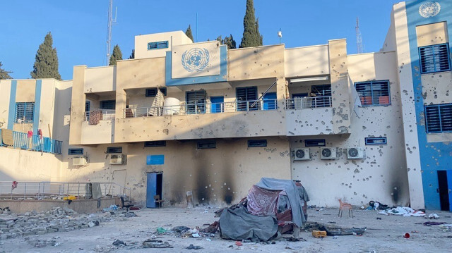 La destruction du siège de l'UNRWA, qui fournit de l'aide à des millions de Palestiniens et travaille sous l'égide des Nations Unies, est prise pour cible par Israël dans la ville de Gaza, le 11 février 2024.