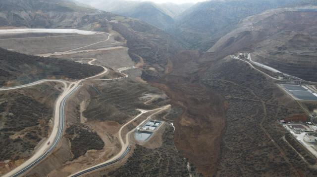 Erzincan'dan maden sahasında toprak kayması.