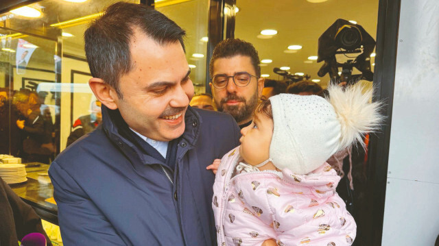 Murat Kurum, seçim çalışmaları kapsamında Eyüpsultan ve Fatih’te vatandaşlarla buluştu. 