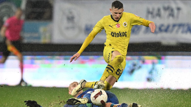 Fenerbahçe ilk yarısında geriye düştüğü karşılaşmada 3-1 kazandı.