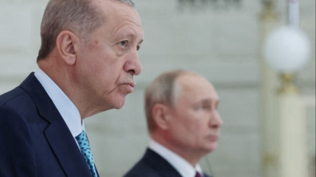 Le président russe Vladimir Poutine et son homologue turc Recep Tayyip Erdogan lors d'une conférence de presse à l'issue d'une réunion à Sochi, le 4 septembre 2023. 
