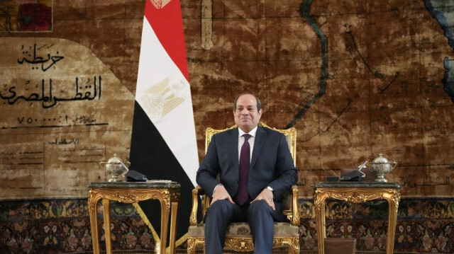 Le président égyptien Abdel Fattah al-Sisi assiste à une réunion avec le secrétaire d'État américain et une délégation (sans photo) au Caire, le 6 février 2024. 