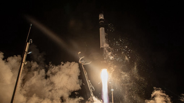 La fusée transportant le satellite de démonstration d'enlèvement de débris commerciaux d'Astroscale "ADRAS-J" qui décolle du complexe de lancement 1 de Rocket Lab sur la péninsule de Mahia en Nouvelle-Zélande, le 19 février.