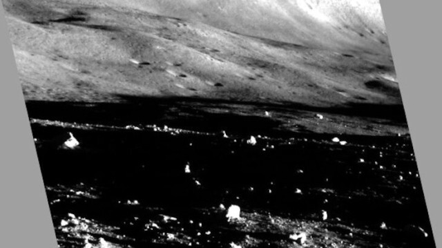 La dernière scène de la Lune prise par le module spatial japonais SLIM avant le crépuscule.
