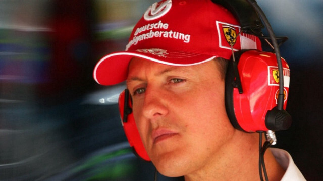 L'ancien pilote de Ferrari, l'Allemand Michael Schumacher, dans les stands du circuit de Catalunya à Montmelo, le 12 mai 2007, lors de la troisième séance d'essais libres du Grand Prix de Formule 1 d'Espagne. 