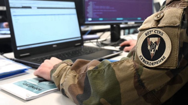 Le ministre français des Armées, Sébastien Lecornu, a alerté sur des cyberattaques russes visant les armées françaises.