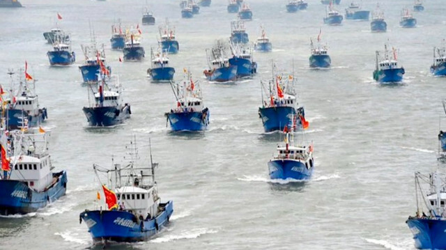 Lundi, les garde-côtes taïwanais ont indiqué que deux navires chinois avaient abordé un navire de croisière taïwanais, qui transportait 23 passagers et onze membres d'équipage.