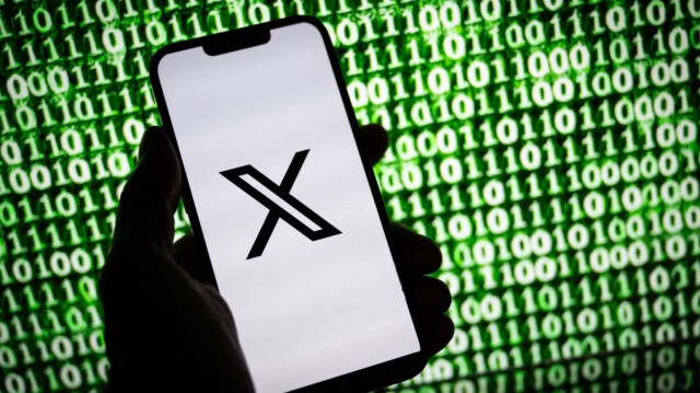 "X" est inaccessible au Pakistan (depuis samedi), parce qu'il est utilisé par le public pour manifester", a déclaré à l'AFP Usama Khilji.