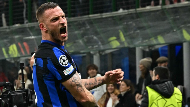 L'attaquant autrichien de l'Inter Milan, Marko Arnautovic, célèbre son but lors du match de football des 8es de finale aller de la Ligue des champions de l'UEFA, opposant l'Inter Milan à l'Atlético Madrid au stade San Siro à Milan, le 20 février 2024.