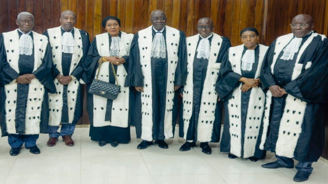 Les sept "sages", membres du Conseil Constitutionnel du Sénégal.