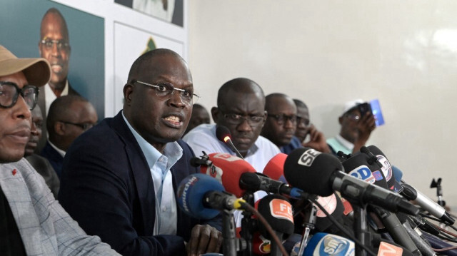 Khalifa Sall, leader du mouvement Taxawu Sénégal, candidat à l'élection présidentielle de 2024 prononce un discours lors d'une conférence de presse, à son siège à Sacré Cœur 2, un quartier de Dakar, le 12 février 2024. 