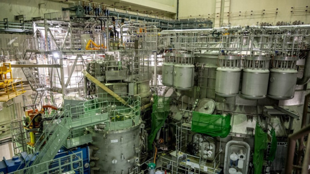 Section du JT-60SA, le plus grand réacteur expérimental de fusion nucléaire au monde au Naka Fusion Institute dans la ville de Naka, dans la préfecture d'Ibaraki au Japon.