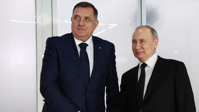 Le chef politique des serbes de Bosnie, Milorad Dodiket et le Président russe, Vladimir Poutine.