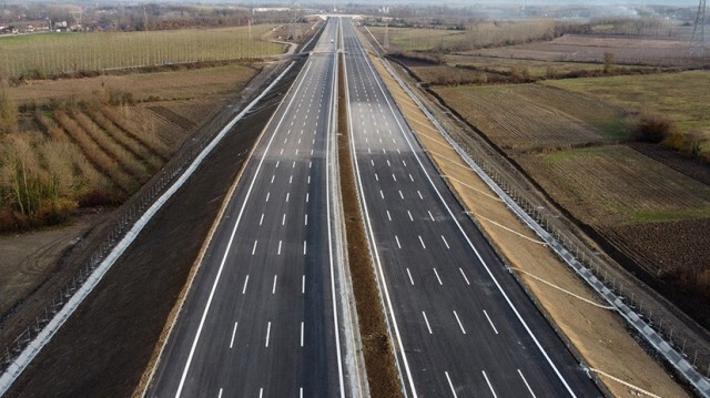 Şanlıurfa-Ovaköy arasına 320 kilometre uzunluğunda yeni bir otoyol inşa edecek. 