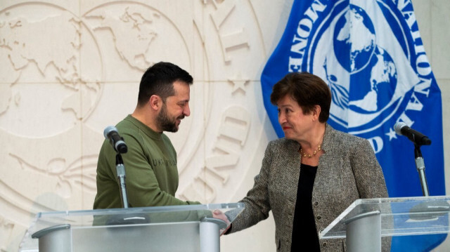 Le président ukrainien, Volodymyr Zelensky et la directrice du Fonds monétaire international (FMI), Kristalina Georgieva au siège du FMI à Washington, DC, le 11 décembre 2023.