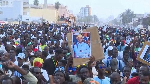 Des centaines de Sénégalais manifestent à Dakar pour réclamer des poursuites judiciaires après les nombreuses irrégularités relevées dans un rapport de la Cour des comptes sur la gestion des fonds anti-Covid. (archive)