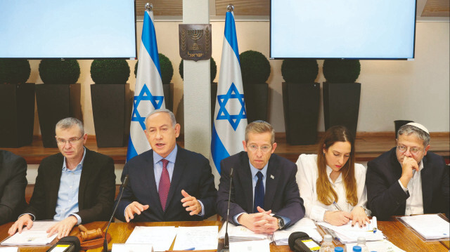 Olmert, Mescid-i Aksa'da ibadet etmek isteyen Filistinlilere sınırlama getirmenin Batı Şeria başta olmak üzere Filistinliler arasında ayaklanmaya yol açabileceğini belirtti.