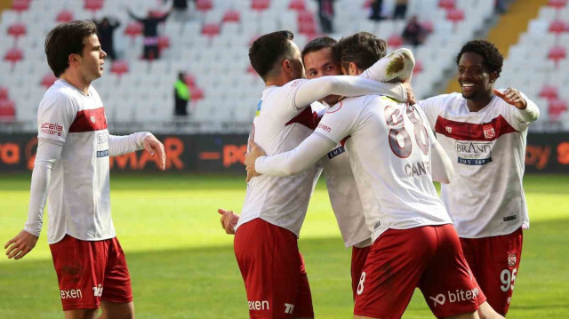 Sivassporlu futbolcuların gol sevinci