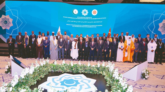 Toplantıya, 43 ülkeden 20 bakan, iletişim ve medya kuruluşlarının başkan ve üst yöneticilerinden oluşan yaklaşık 200 üst düzey temsilci katıldı.