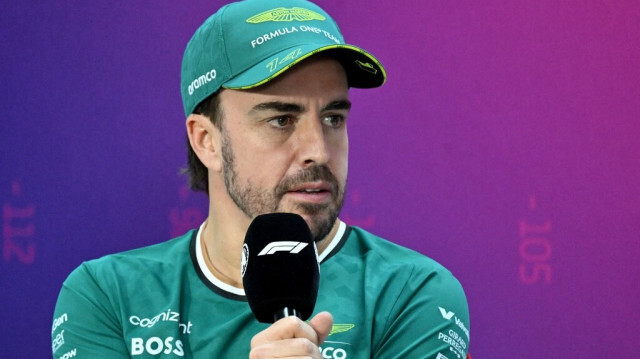 Le pilote espagnol de l'écurie de Formule 1 Aston Martin, lors d'une conférence de presse durant le second jour des essais pré-saison, au circuit international de Sakhir, au Bahreïn, le 22 février 2024.