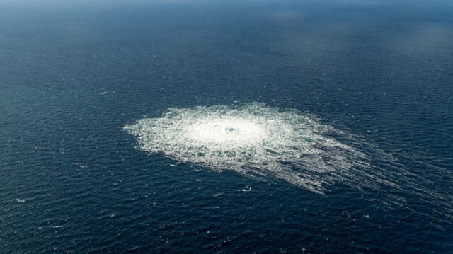 La fuite de gaz sur le gazoduc Nord Stream 2 observée depuis un F-16 de la Défense danoise au large de l'île de Bornholm, au sud de Dueodde, dans la mer Baltique, au Danemark, le 27 septembre 2022. 