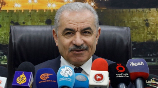 Le Premier ministre palestinien Mohammad Shtayyeh annonce la démission de son gouvernement et appelle à de "nouvelles mesures politiques" à Ramallah, le 26 février 2024.