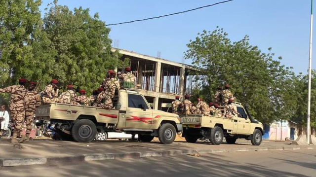 Au Tchad, peu après l'annonce du calendrier électoral du 28 février 2024, plusieurs décès ont été signalés lors d'affrontements près des locaux de l'Agence Nationale de la Sécurité de l'Etat, impliquant un parti politique, le PSF, selon les autorités.