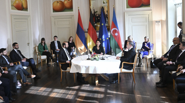 Azerbaycan Dışişleri Bakanı Ceyhun Bayramov, Ermenistan Dışişleri Bakanı Ararat Mirzoyan ile Berlin'de görüştü.