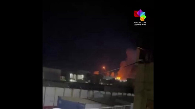 Le média d'État syrien ORTAS diffuse des images qui montreraient des explosions causées par les frappes aériennes américaines contre les forces iraniennes et les milices alliées en Irak et en Syrie, le 3 février 2024.