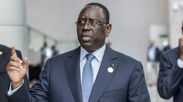 Le président sénégalais Macky Sall a annoncé le 3 février 2024 le report sine die de l'élection présidentielle prévue pour le 25 février, quelques heures seulement avant le début de la campagne officielle. 