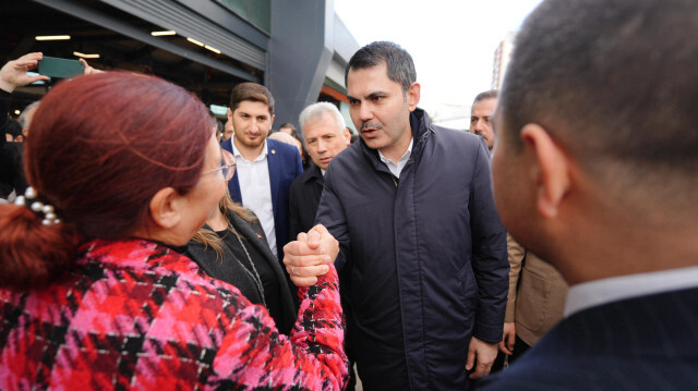 Cumhur İttifakı'nın İBB Başkan Adayı Murat Kurum, Beylikdüzü kapalı pazar yerini ziyaret etti. Kurum, esnaf ve vatandaşlarla sohbet etti.