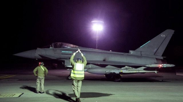 Un avion Typhoon FGR4 de la RAF s'apprêtant à décoller pour mener de nouvelles frappes contre des cibles au Yémen, le 3 février 2024.