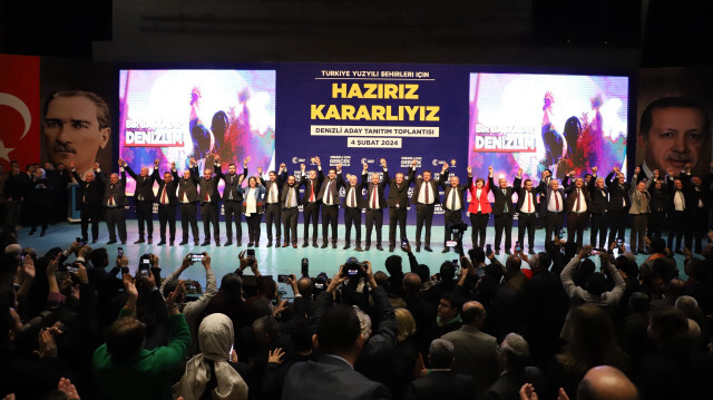 Toplantı sonunda AK Parti ve MHP'nin Denizli'deki adayları gazetecilere görüntü verdi.